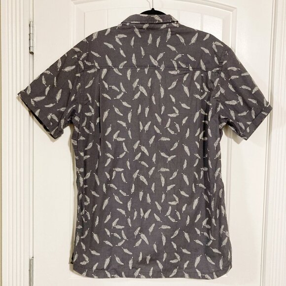 HOWE Dark grey white feather print short-sleeve button-down shirt MEDIUM LARGE - Picture 12 of 12